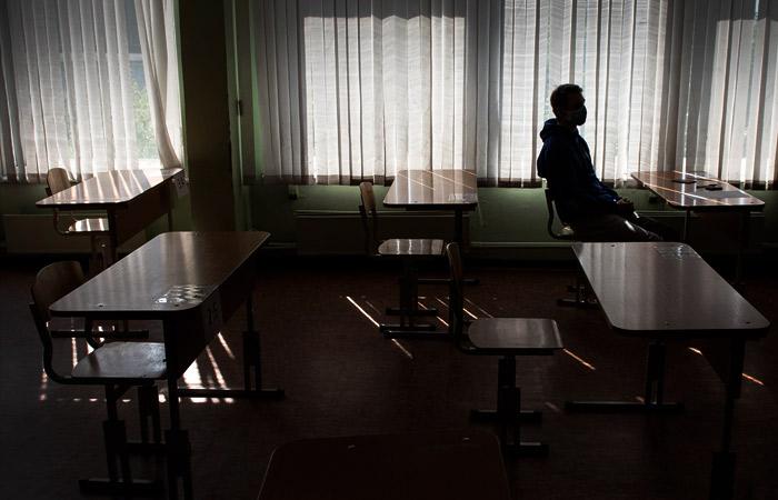 Старшеклассников Петербурга со 2 февраля переведут на дистанционное обучение