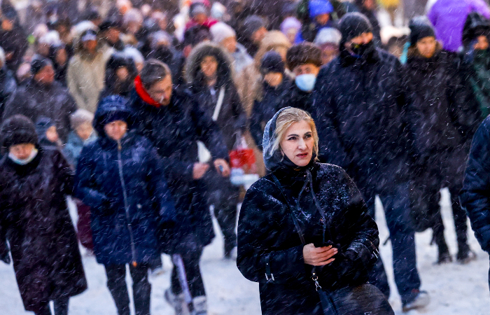 Синоптики спрогнозировали снег и небольшое похолодание в Москве в среду