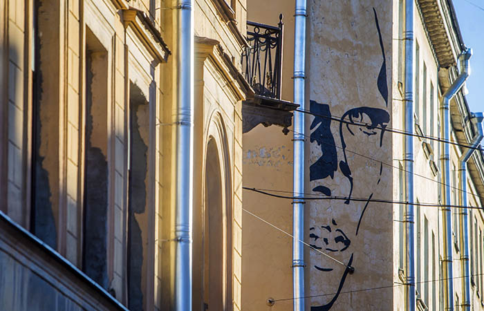 Власти Петербурга опровергли данные об увольнении учительницы из-за стихов Хармса