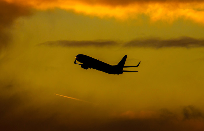 Зарубежные авиакомпании не спешат отменять рейсы на Украину