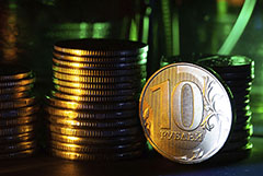 Рубль вечером слегка растерял темпы роста к доллару и евро