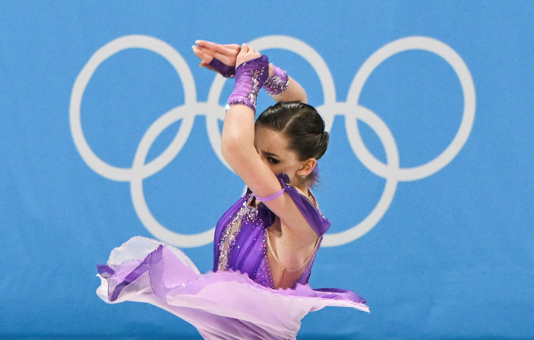 Российская спортсменка Камила Валиева выступает с короткой программой женского одиночного катания