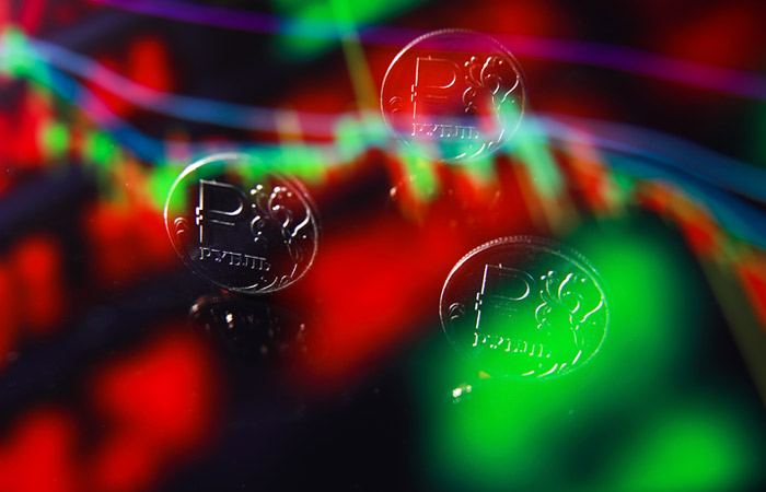 Рубль укрепляется к бивалютной корзине в надежде на мирное решение украинского кризиса