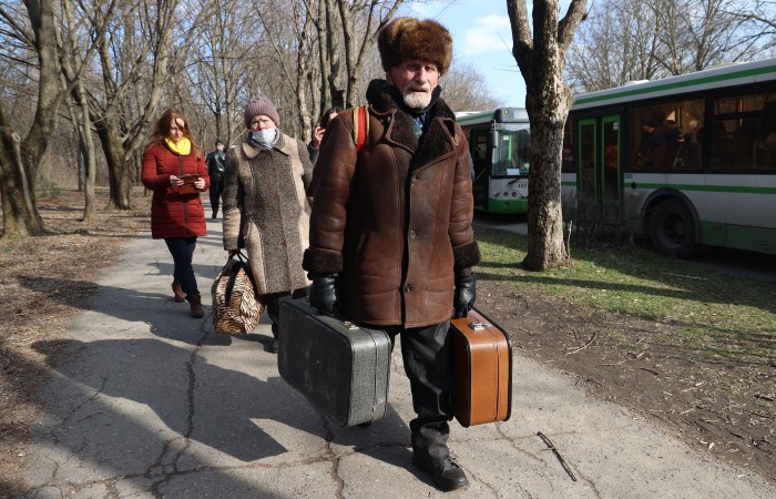 Более 53 тысяч жителей Донбасса уже эвакуировались в Россию