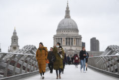 Великобритания отменит обязательную самоизоляцию COVID-положительных граждан