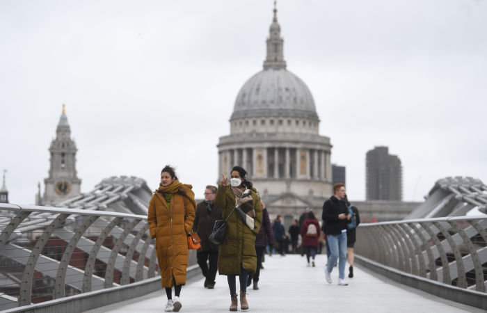Великобритания отменит обязательную самоизоляцию COVID-положительных граждан Великобритания отменит обязательную самоизоляцию COVID-положительных граждан