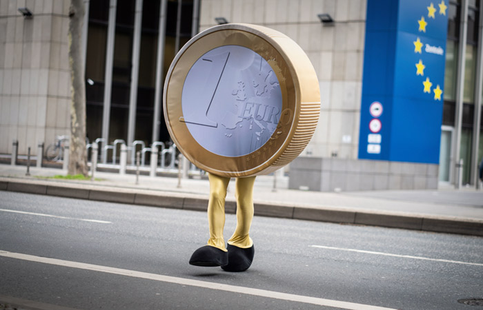 Евро поднялся выше 89 руб. впервые с 27 января