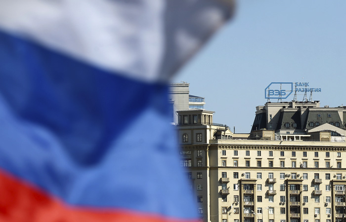 ЕС собрался ввести санкции против ВЭБа, Банка "Россия" и Промсвязьбанка