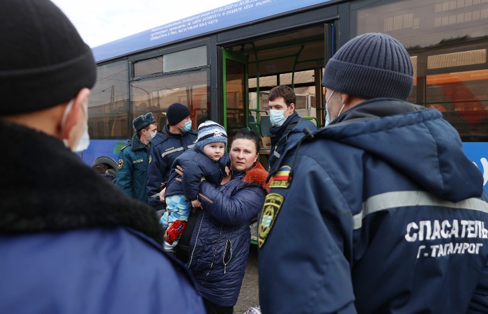 Более 11,7 тыс. беженцев из Донбасса отправили из Ростовской области в 12 регионов