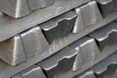 Bloomberg сообщил об отказе США от санкций в отношении российского алюминия