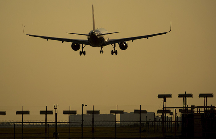 Аэропорты Москвы отменили больше 60 рейсов