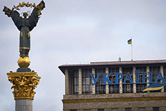 Рада ввела военное положение на Украине