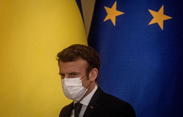 Путин и Макрон провели телефонный разговор