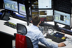 Рынок акций РФ обновил многолетние минимумы из-за спецоперации в Донбассе