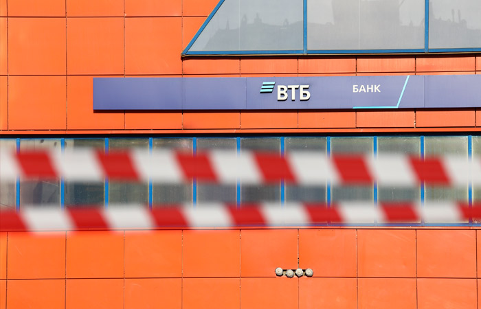 Лондон вводит санкции против ВТБ и закрывает доступ банков РФ к своей финсистеме