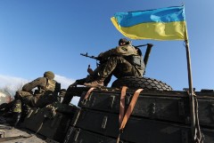 Сдавшихся украинских военных с острова Змеиный доставили в Севастополь