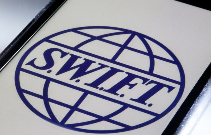 ЕС и США решили исключить из SWIFT попавшие под санкции российские банки