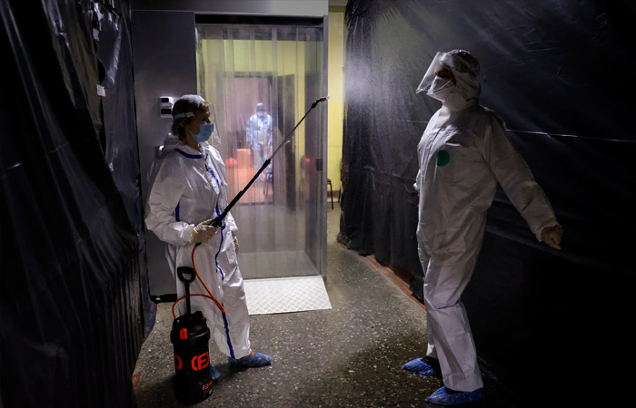 В России за сутки с коронавирусом госпитализированы 6 382 человека