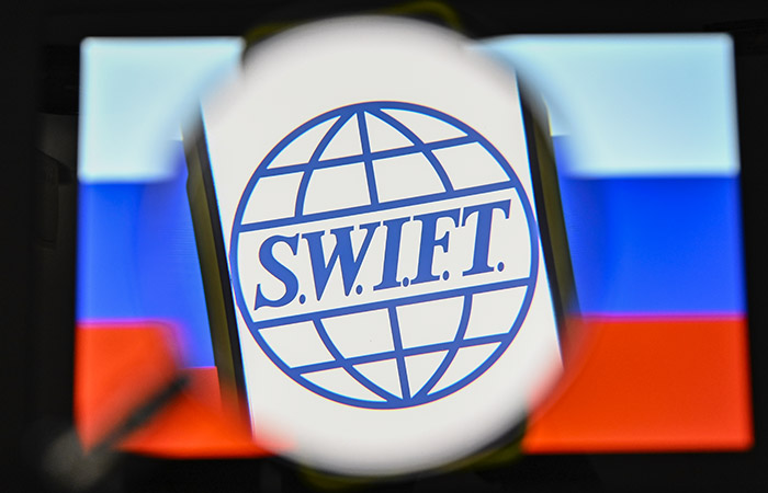 SWIFT отключит отдельные банки РФ после получения юридических инструкций