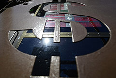 Доллар подорожал до 100,48 рубля, евро - до 111,75 рубля