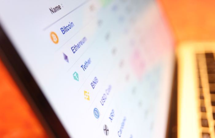 ЕС рассмотрит меры против использования криптовалют для обхода антироссийских санкций