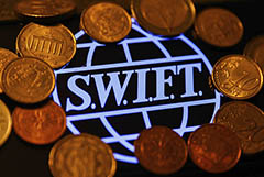 ЕС запретил с 12 марта оказание услуг SWIFT попавшим под санкции банкам РФ