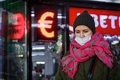 Курс евро обновил исторический максимум и уперся в верхнюю границу биржи