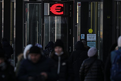 Евро и доллар обновили исторические максимумы по отношению к рублю