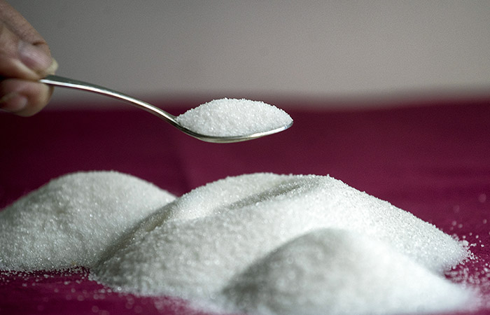 Минсельхоз и бизнес договорились о поставках сахара в "исторических объемах"