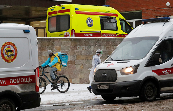 В России за сутки в больницы попали 9 849 пациентов с COVID-19