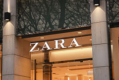 Владелец бренда Zara приостанавливает работу в РФ