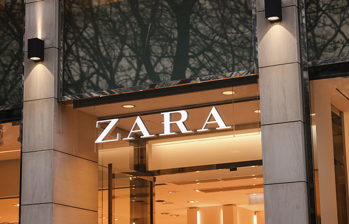 Владелец бренда Zara приостанавливает работу в РФ
