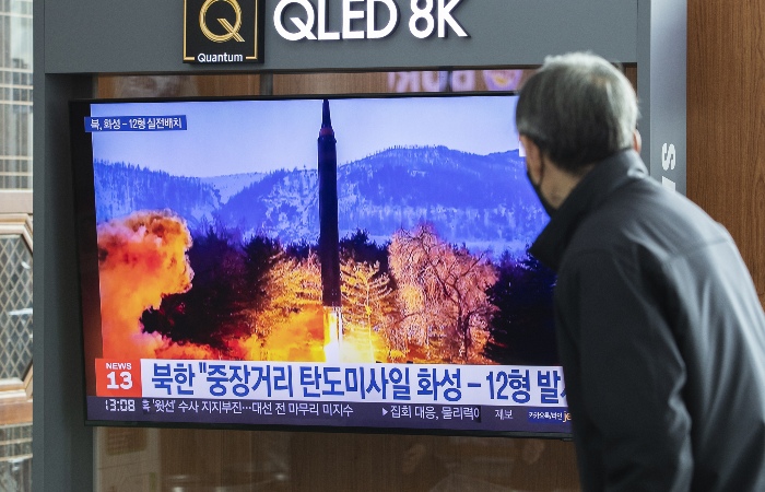 КНДР произвела запуск неопознанного снаряда