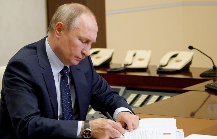 Путин установил временный порядок исполнения РФ обязательств по внешнему долгу