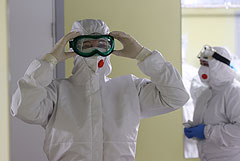 В России с коронавирусом за сутки госпитализировали 8,2 тыс. пациентов