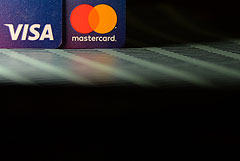 Карты Visa и Mastercard банков РФ будут работать в стране до истечения срока действия