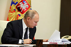 Путин подписал внесенный правительством закон об антикризисных мерах