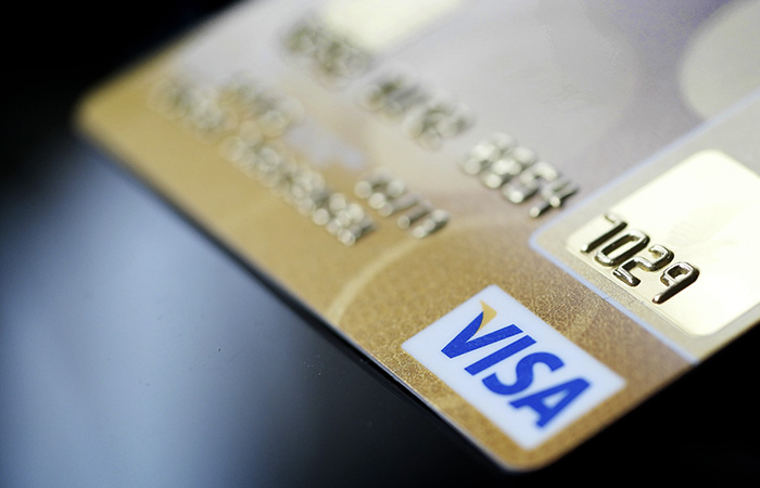 Visa продлила срок работы российских карт за рубежом на один день