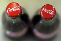Coca-Cola приостановила бизнес в России