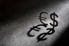 Курсы доллара и евро вновь обновили исторические максимумы