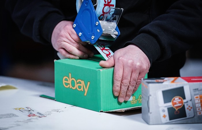 eBay приостановил возможность продажи товаров участниками из России