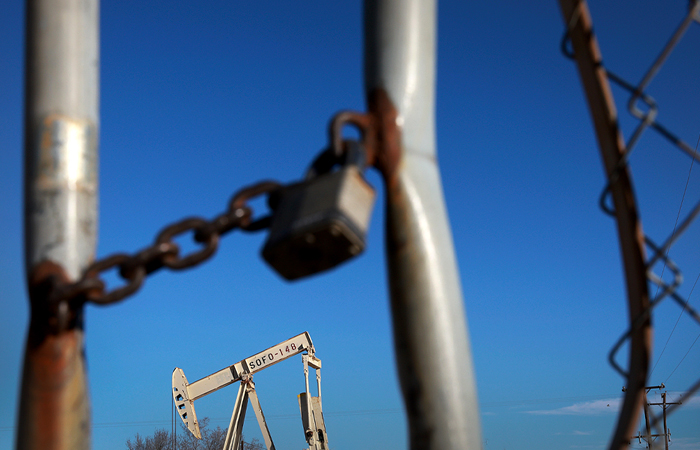 Страны ОПЕК+ выполнили в феврале сделку по ограничению добычи на 137%