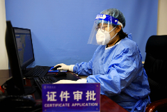 В Китае зафиксировали два первых случая смерти от COVID-19 с января