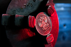 Рубль закрыл торги уверенным ростом в ожидании новостей об очных переговорах