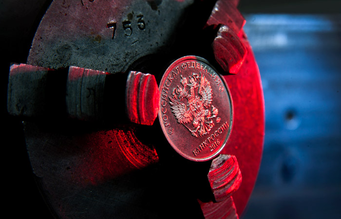 Рубль закрыл торги уверенным ростом в ожидании новостей об очных переговорах