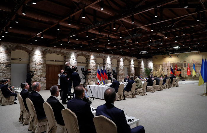 Мединский заявил, что Киев обещает отказаться от вступления в военные союзы