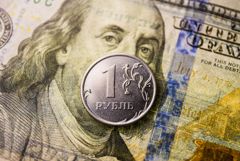 Правительство РФ обсуждает запрет "валютных оговорок" в сделках внутри страны