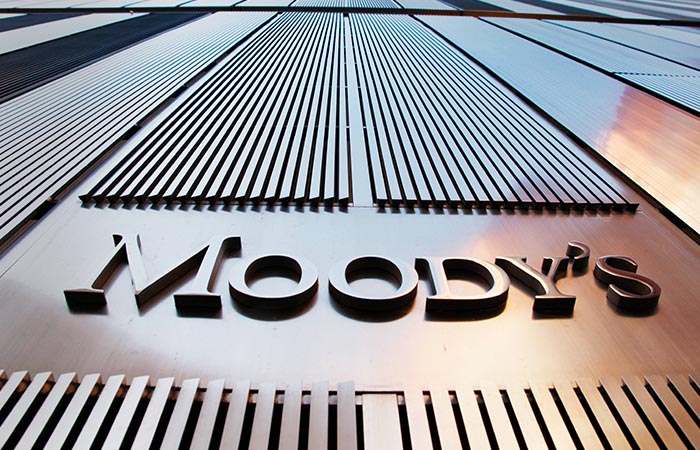 Moody's отзывает рейтинги России и российских регионов