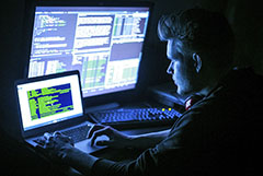 Минцифры предложило бизнесу поддержать "белых хакеров" деньгами