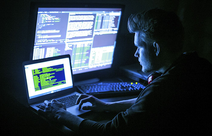 Минцифры предложило бизнесу поддержать "белых хакеров" деньгами